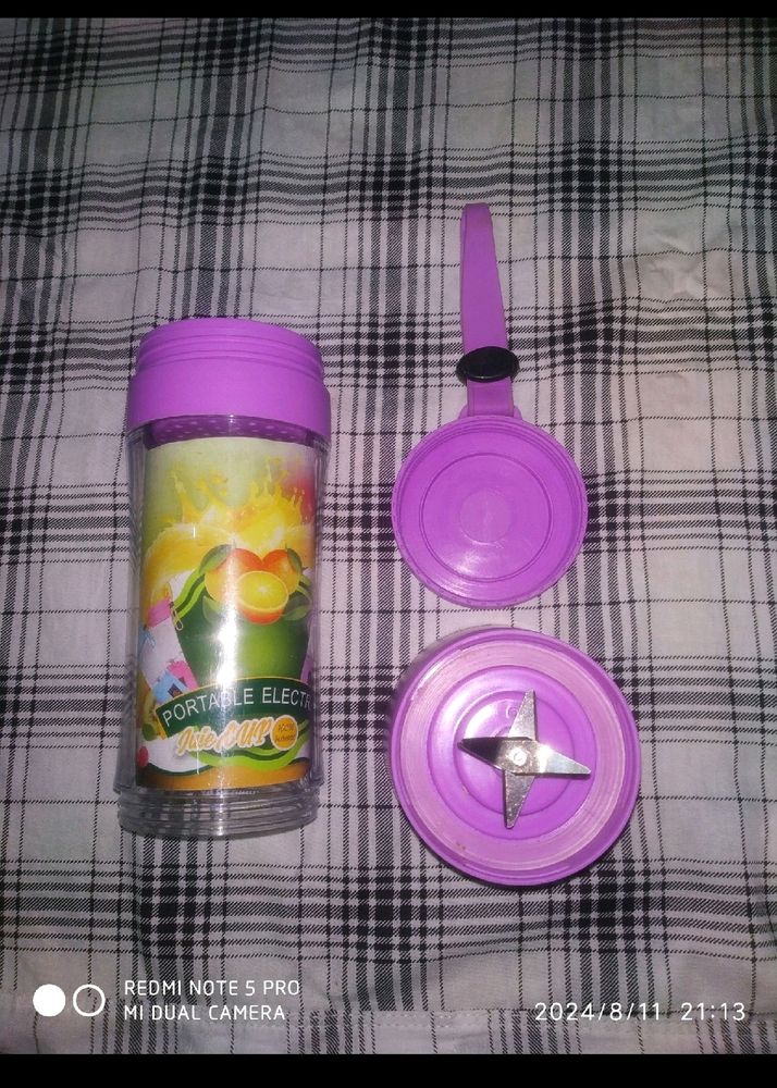 Fruit Juicer Machine With Charger