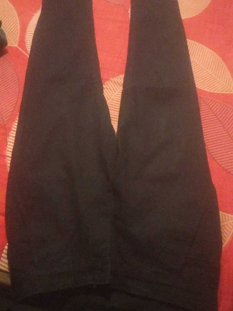 A Casual Black Jeans From Urbano