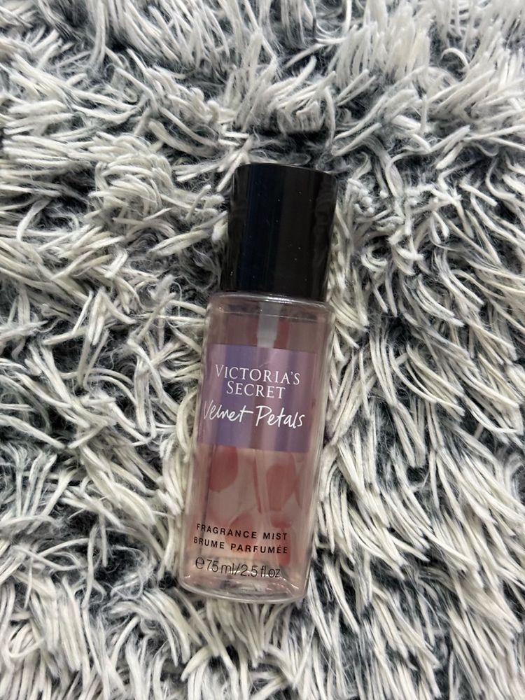 Victoria Secret Velvet Petals Mist