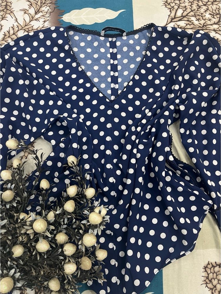 trendy blue polka dot top