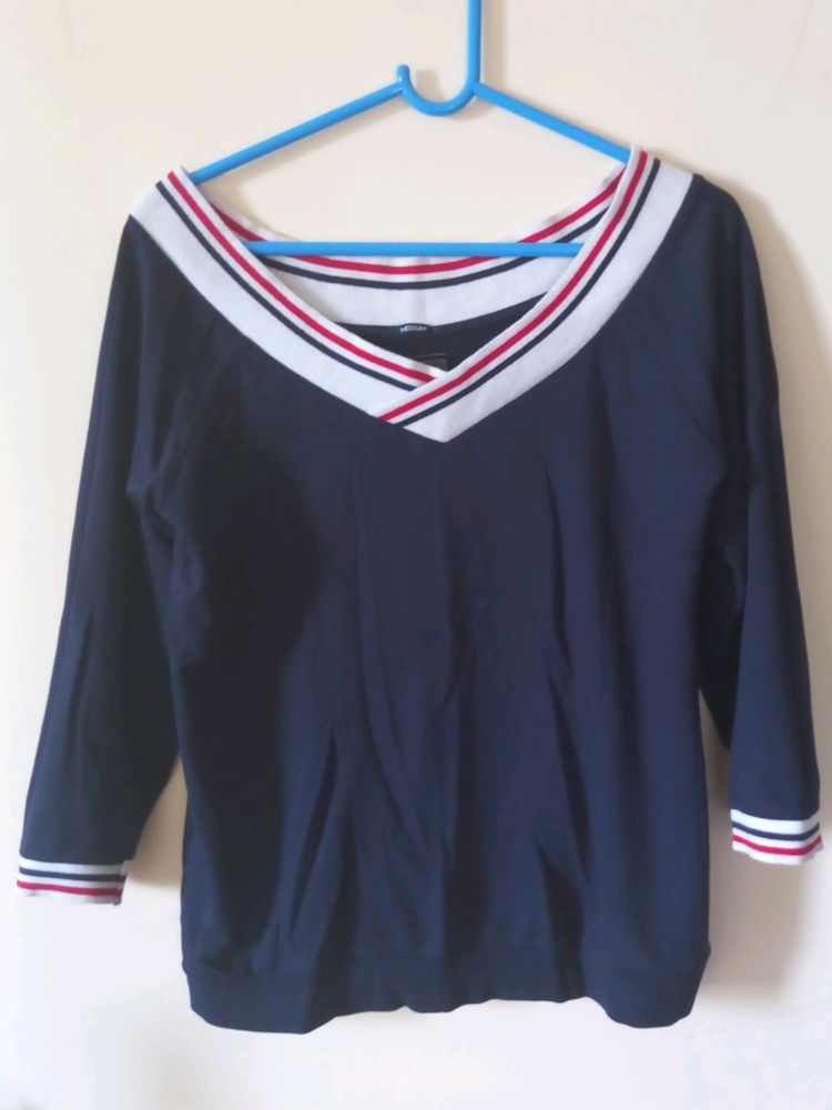 An M Sized Full Arm Navy Blue Top