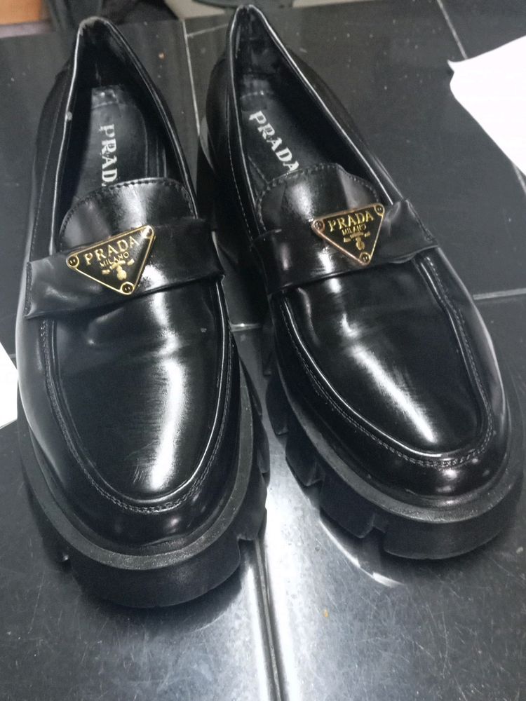 Shoe (Prada)