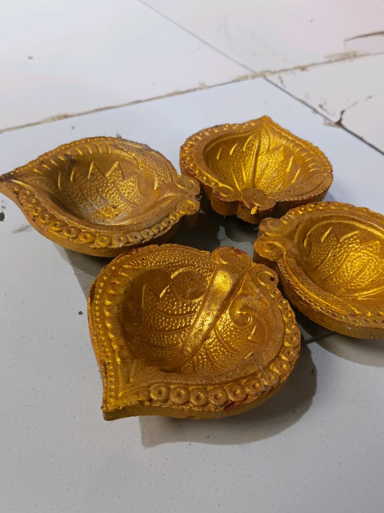 Pack Of 4 Golden Diyas 🪔