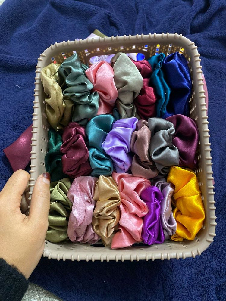 50 Bow And Scrunchies