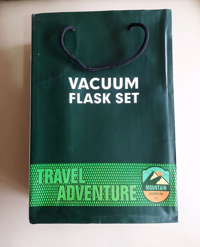 Flask Set with 3 Cups