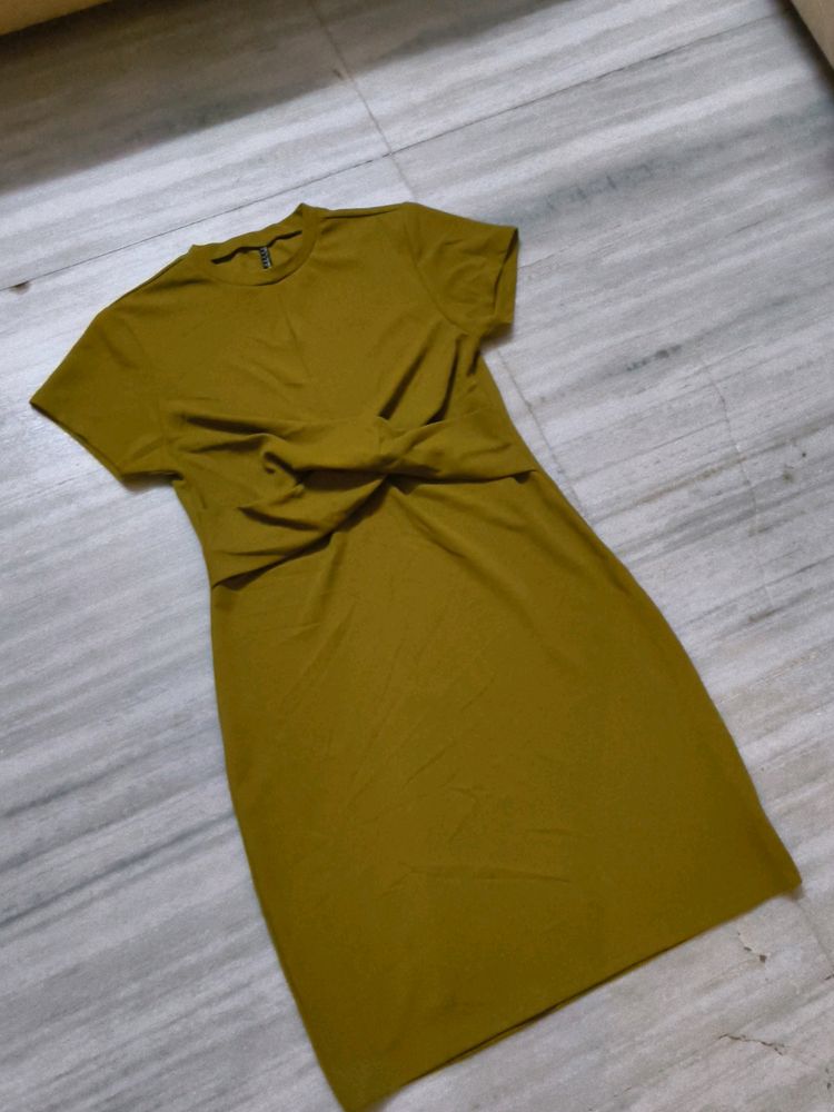 Selling A Beautiful Bodycon Olive Dress