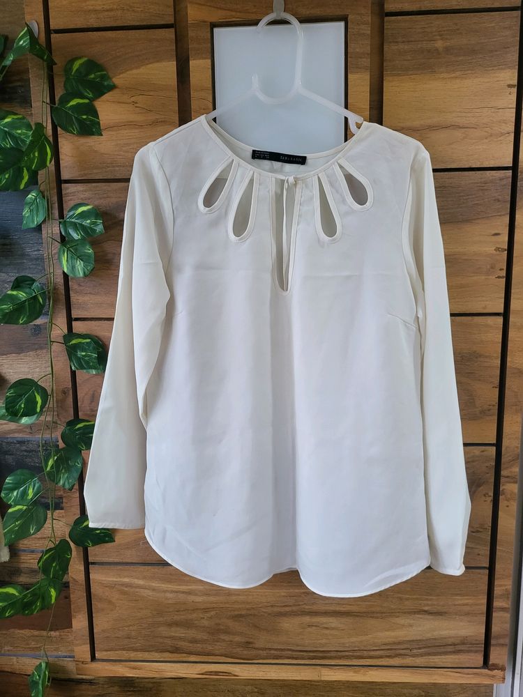 Zara Off White Top With Neck Pattern