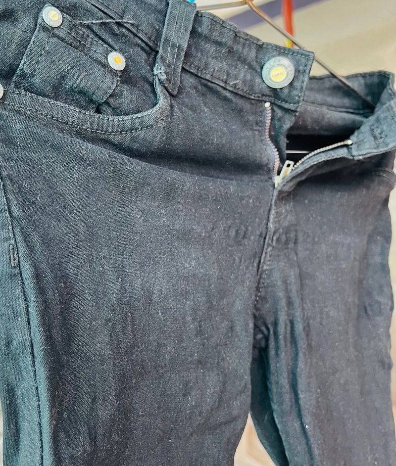 Jet Black Denim Capri