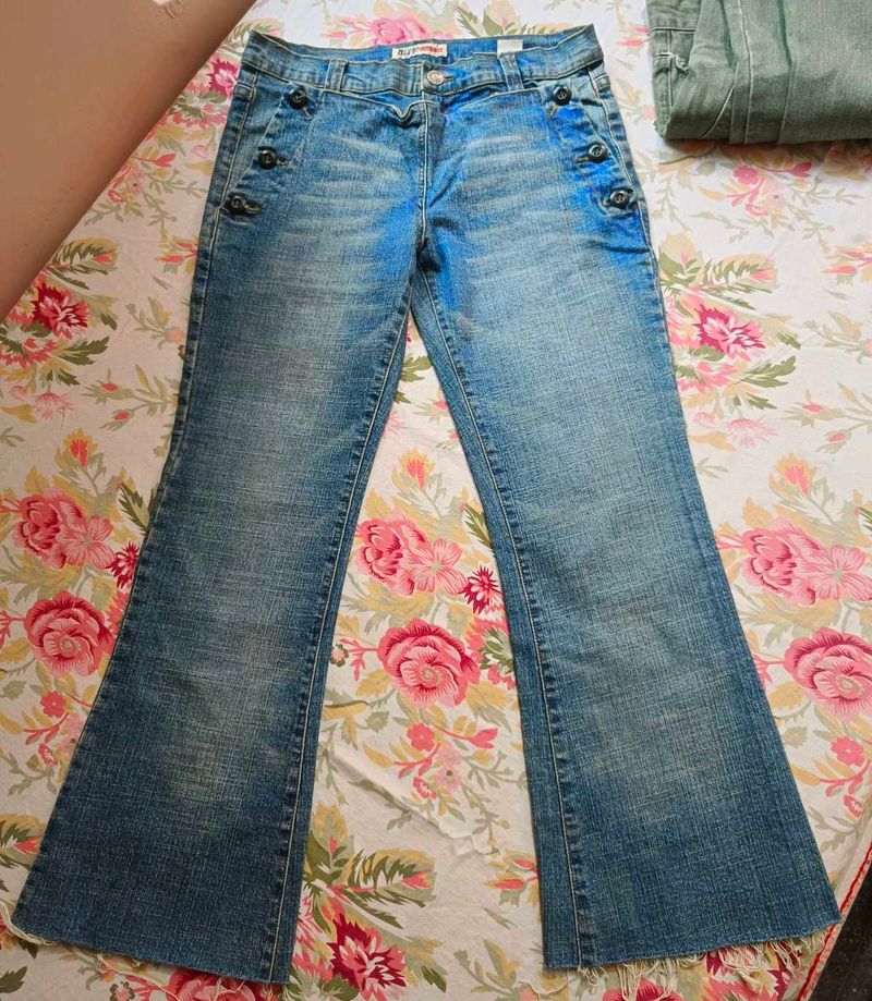 Stylish Bootcut Jeans 💙