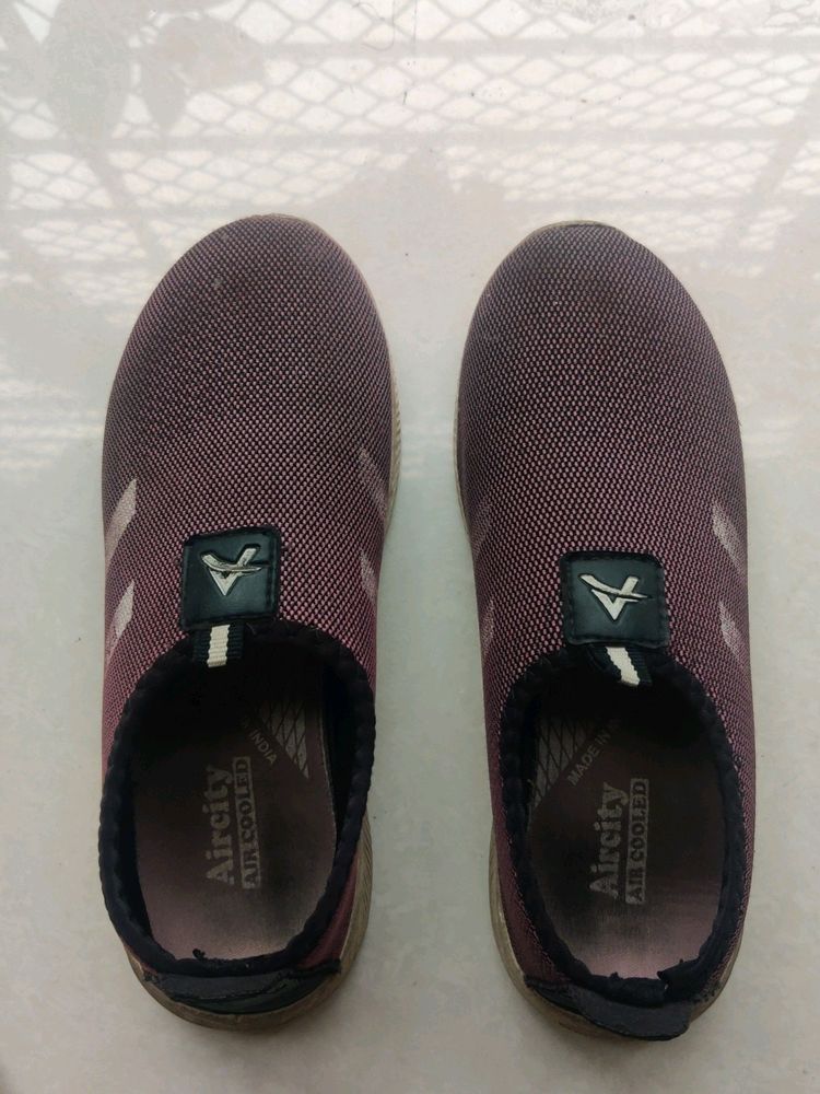 Very good condition Shoes Without lace for Girl