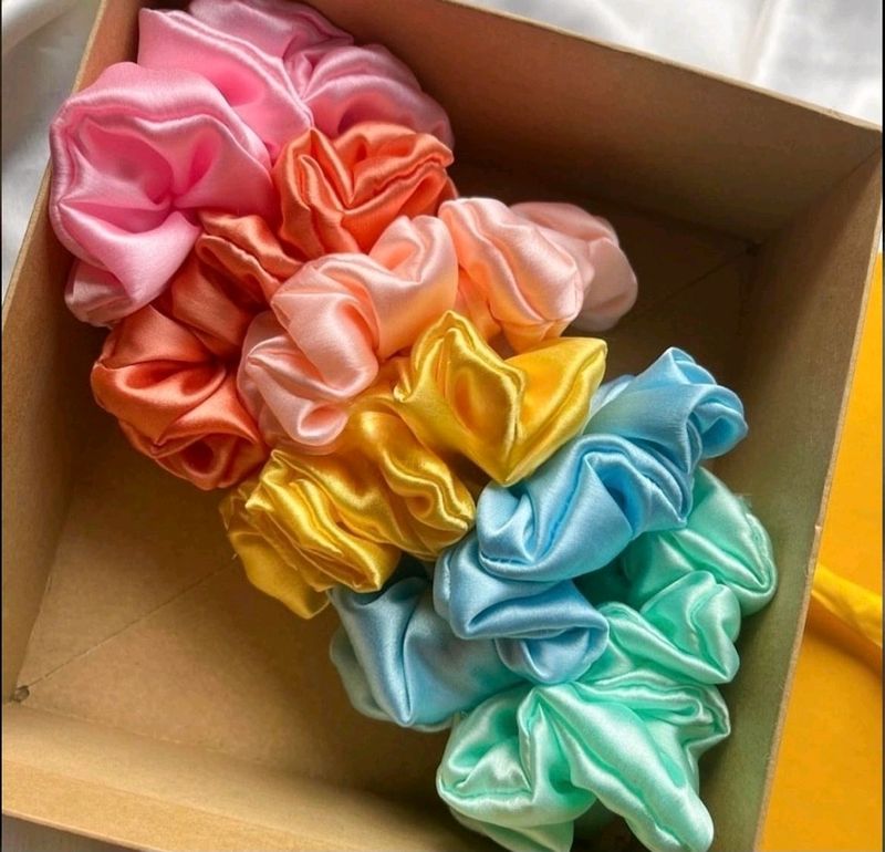 6 Pastel Scrunchies 💗