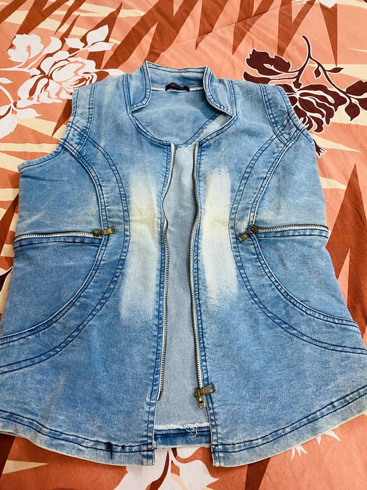 Stylish Light Blue Denim Jacket 💙