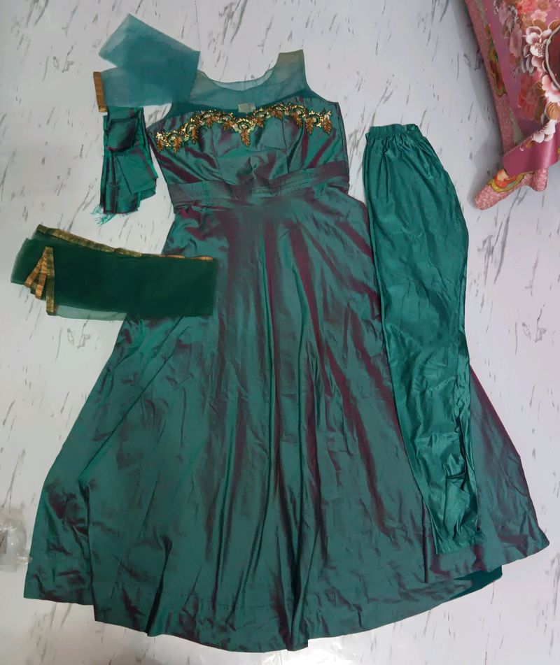 Beautiful Green Gown For Women 4pc