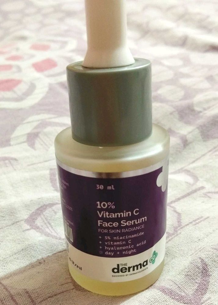 #the Derma Co 10% Vitamin C Face Serum.