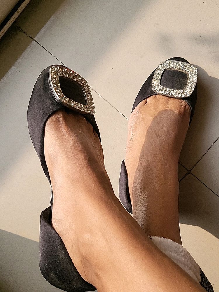 Roger Vivier Flats