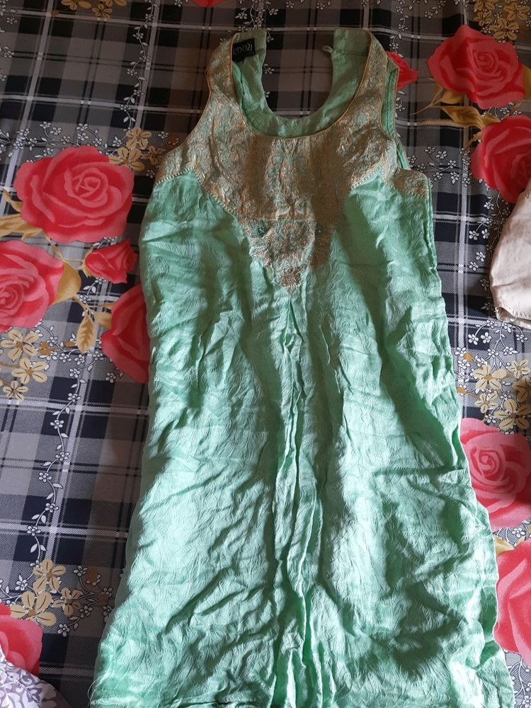 Zardosi Women Kurti Green Color