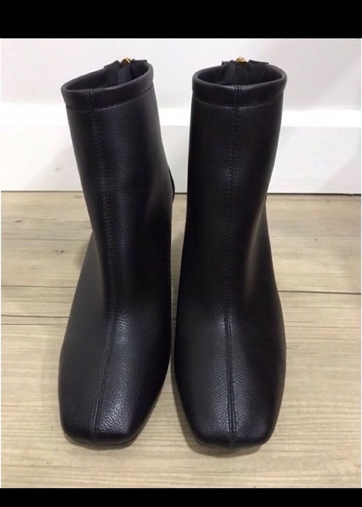 Preloved Heeled Boots In Black