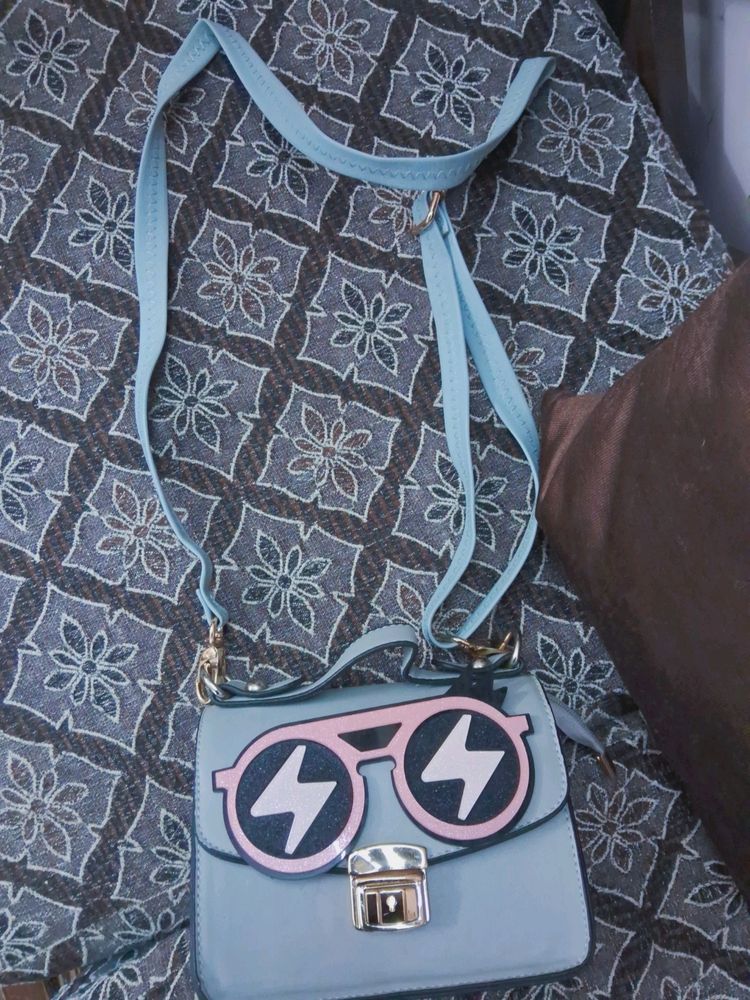 FUNKY SLING BAG