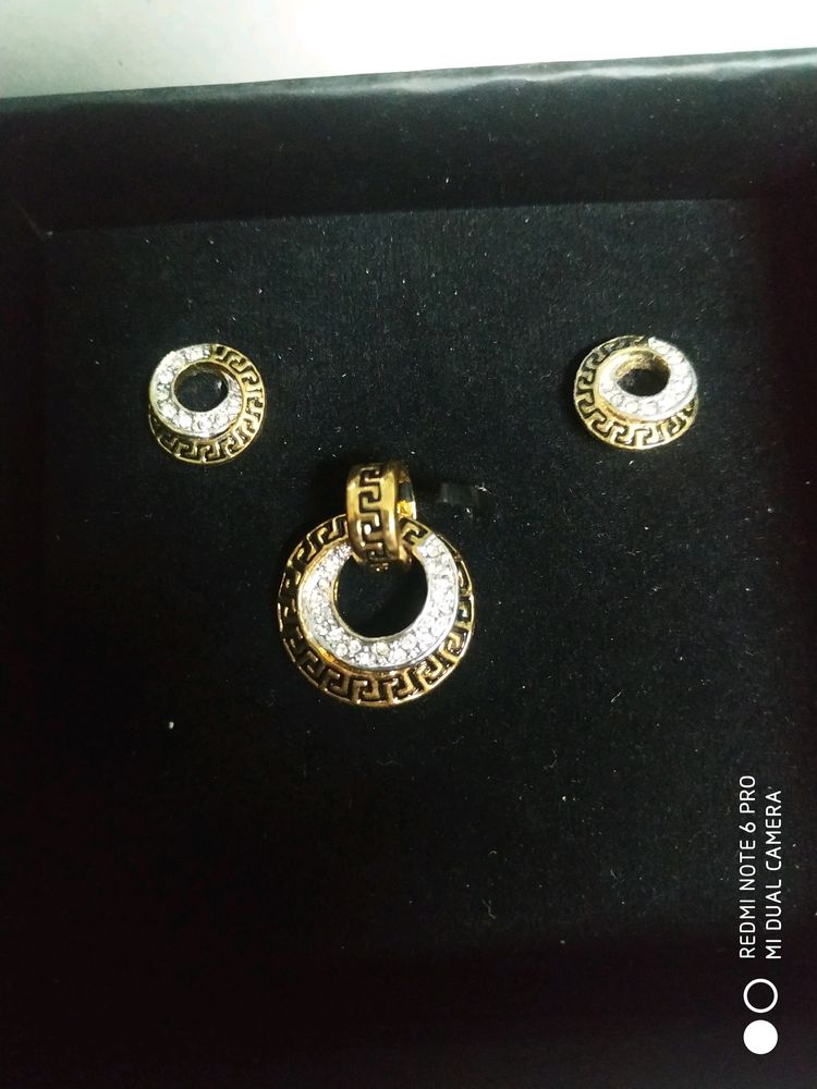 AVON Pendent & Ear Rings Set