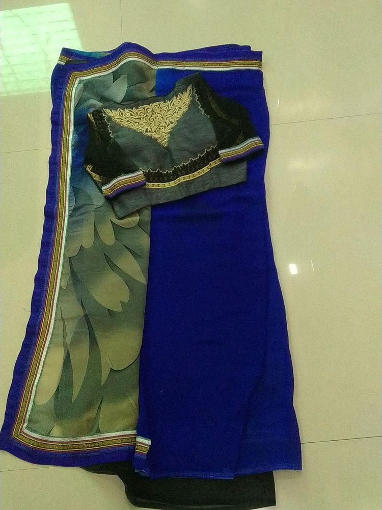 Saree With Paded Blouse