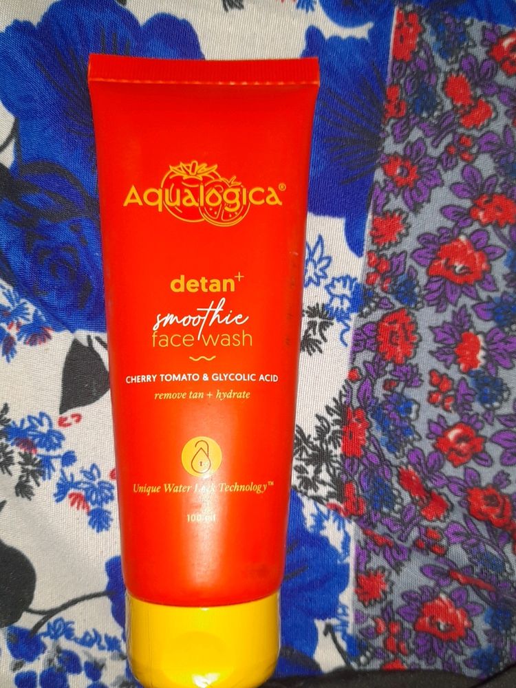 Aqualogica Detan Smoothie Face Wash