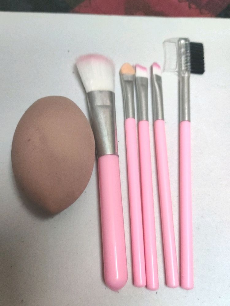 Makeup Brushes And Sponge