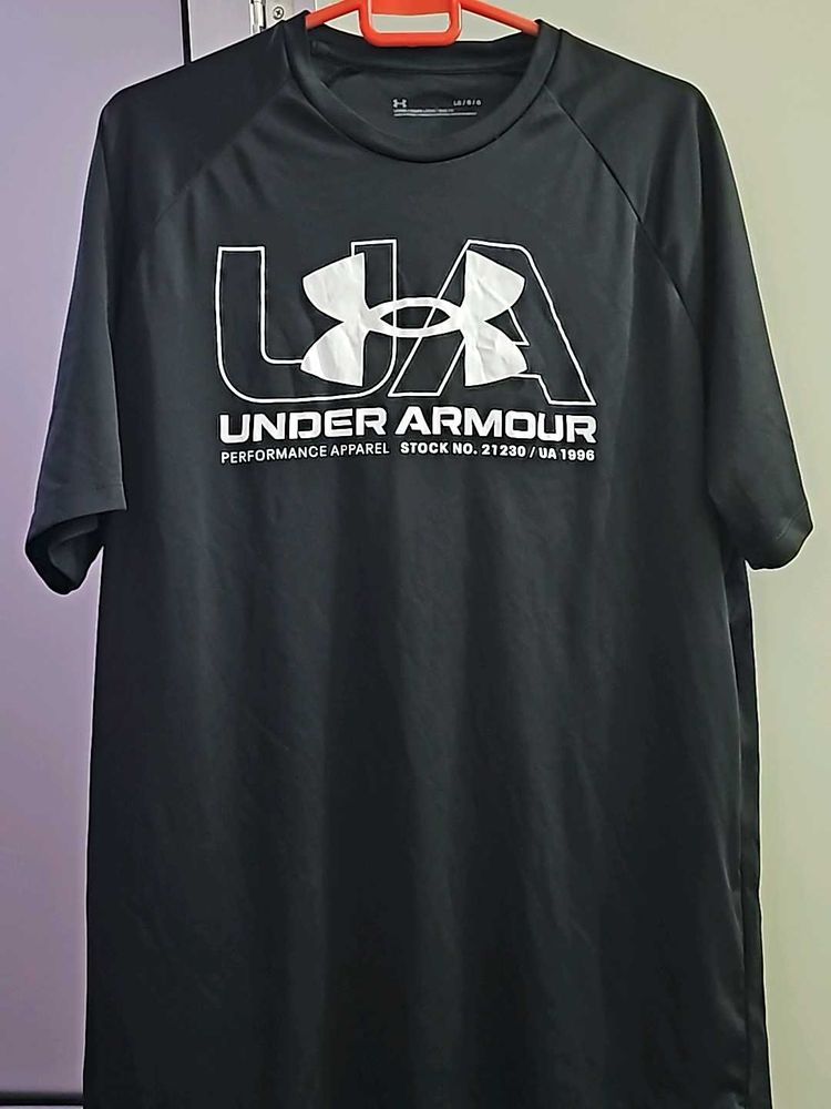 Like New Black Under Armour Tshirt