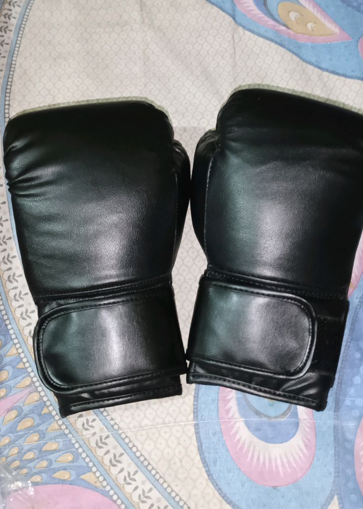 Boxing Gloves With Mouth Guard