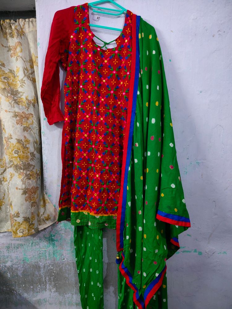 Chunri Threadwork Suit Set