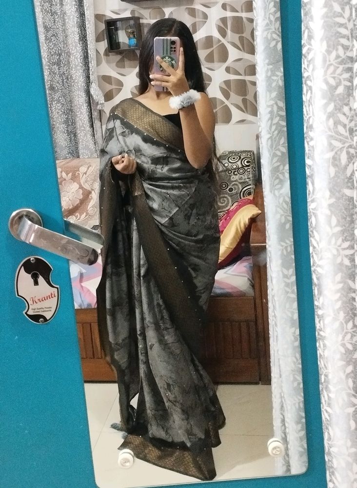 Black N Grey Saree🖤