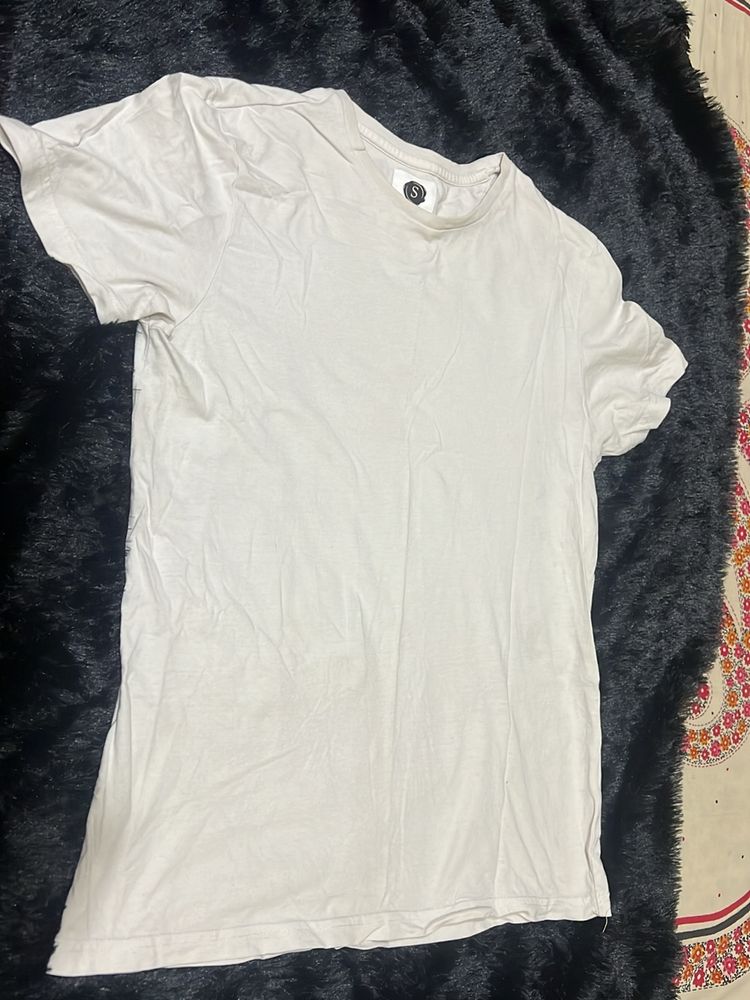 White T-shirt With Round Neck