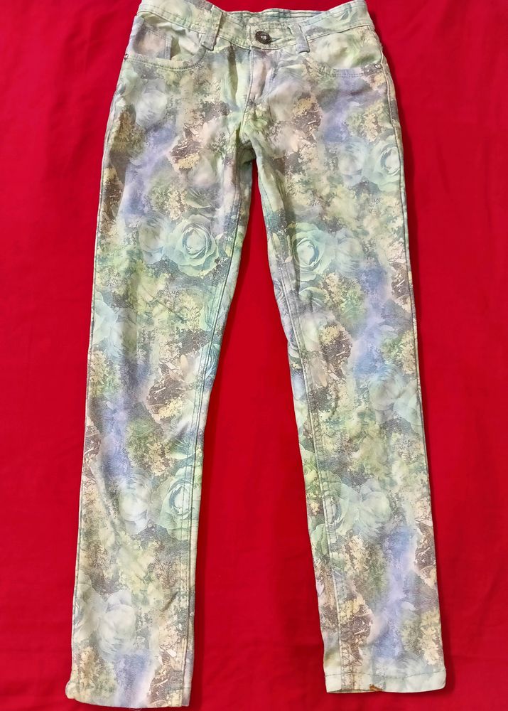 Greenery Floral Print Jeans 💚