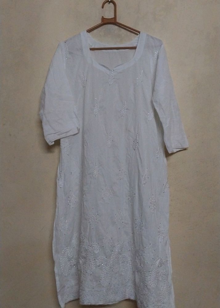 Beautiful White Kurti In Excellent Condition