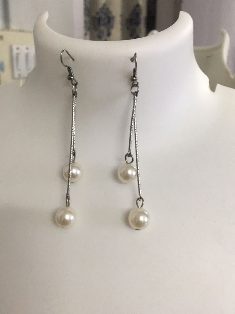 Dangling Pearl Earrings