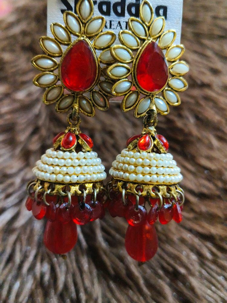 Ethnic Jumkkhas With White Pearls And Red Hannging