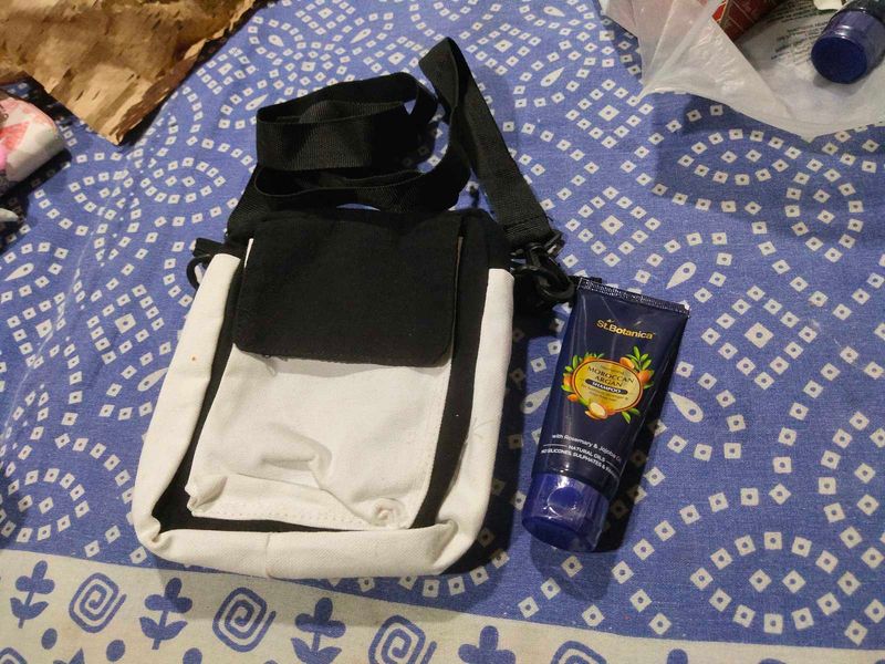 Women New Sling Bag And Shampoo Free