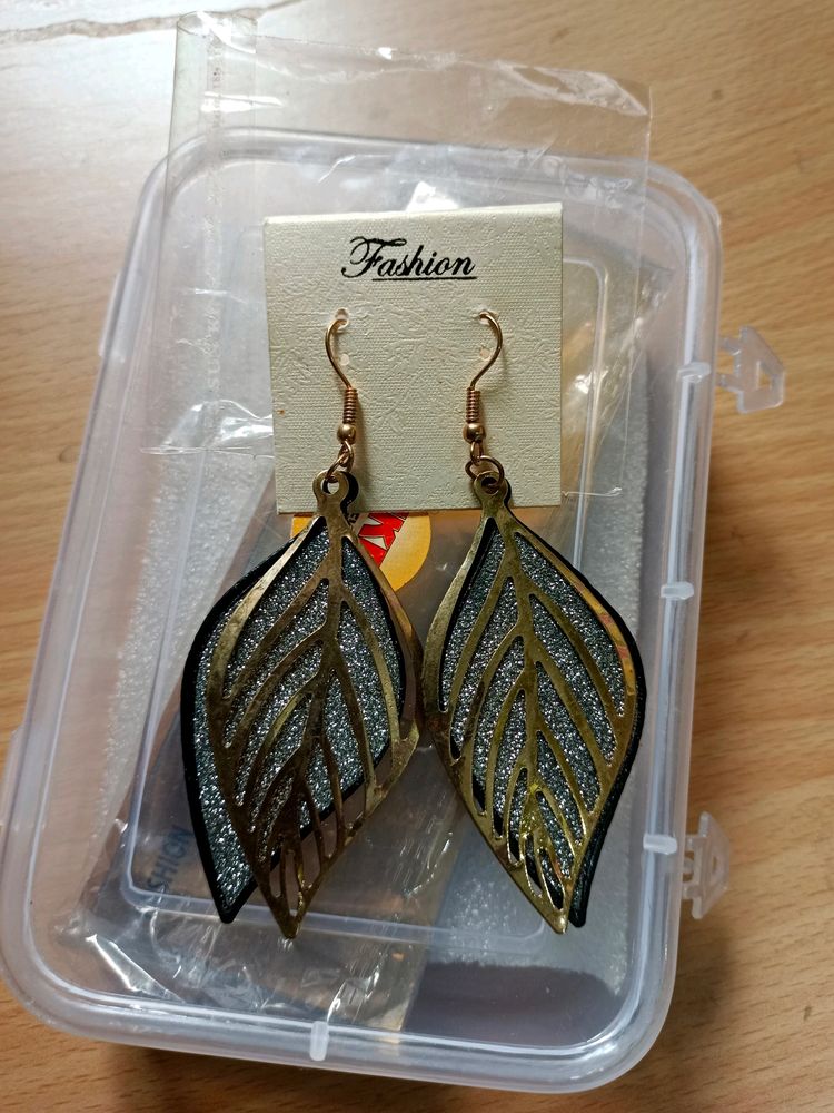 Golden Leafy Ear Drops With Earring Strip Free