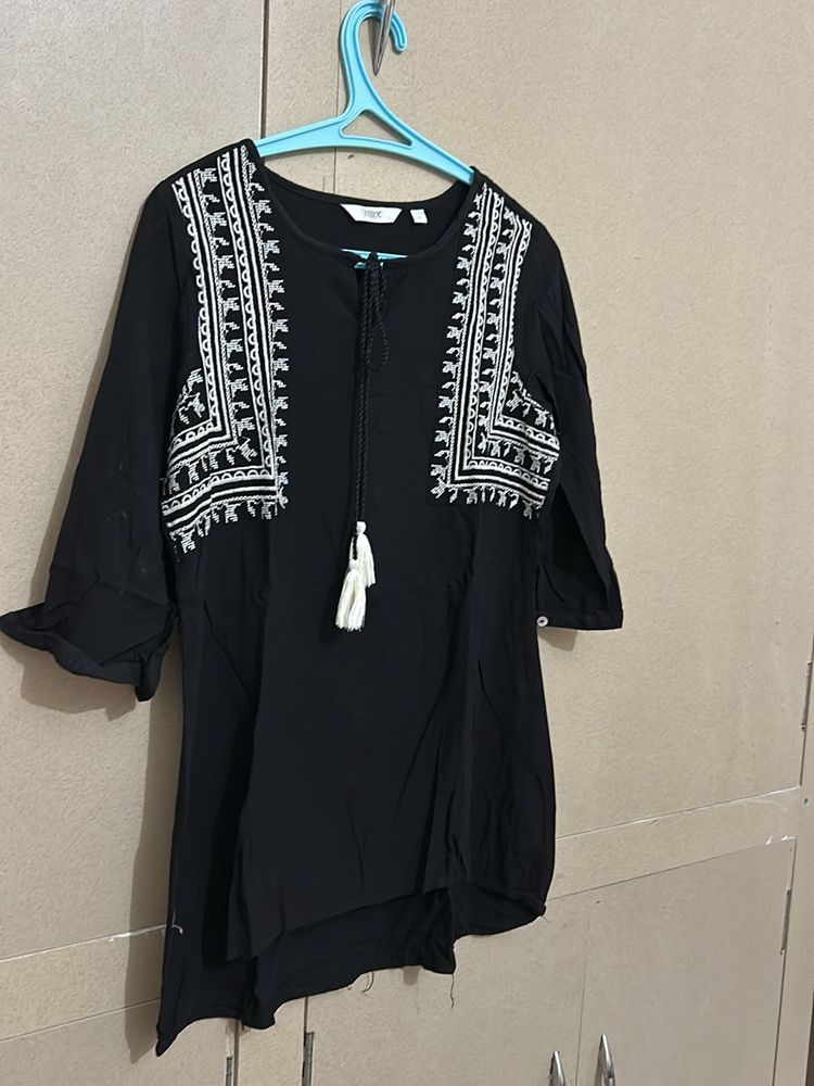 Black And White Short Kurti (Tunic)