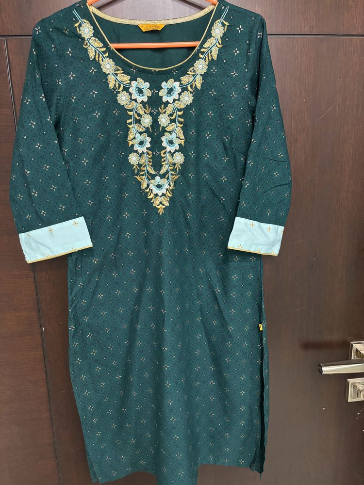 Kurta Set Of Aurelia Brand