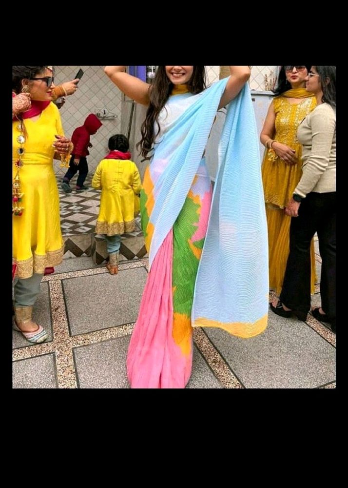 Deepika Padukone Fam Saree 🌈