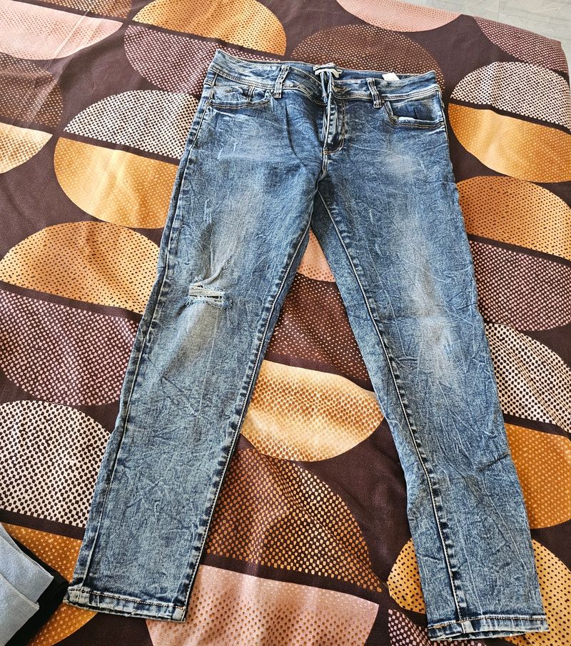 Distress Jeans