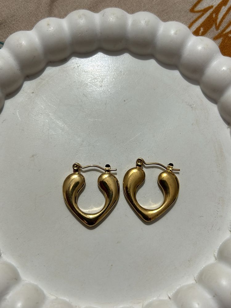 Anti tarnish heart hoops