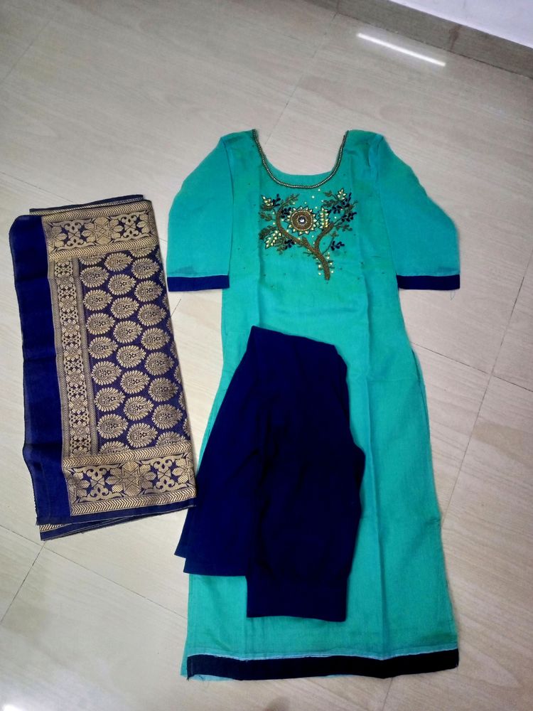 Rama Kurta & Blue Silk Dupatta