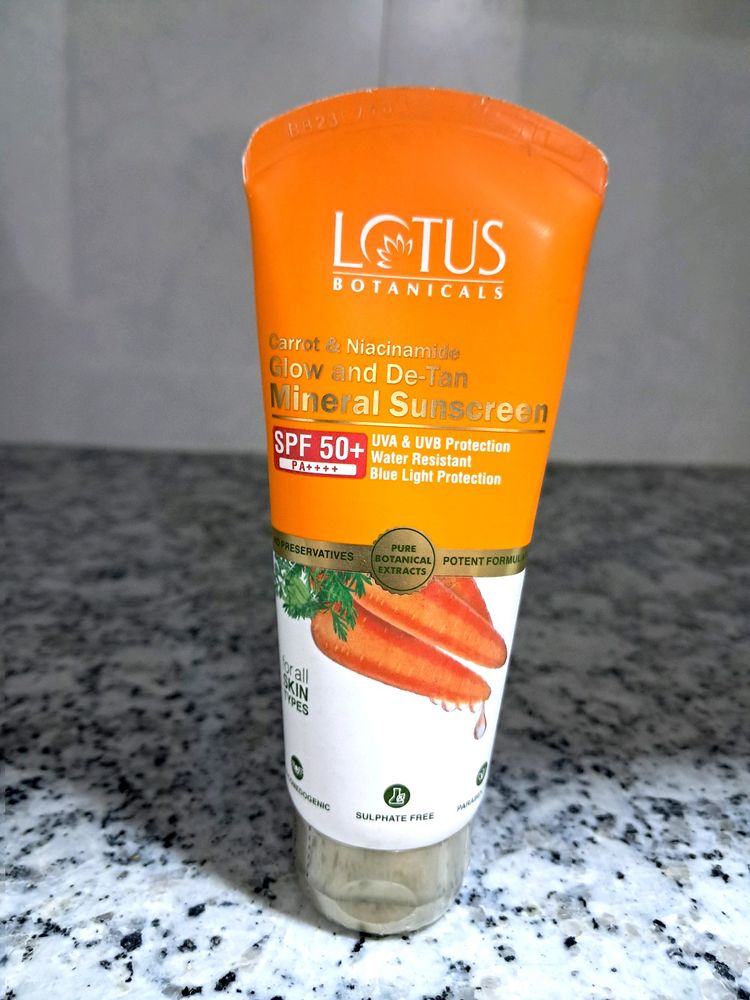 Lotus Botanicals Carrot & Niacinamide Sunscreen