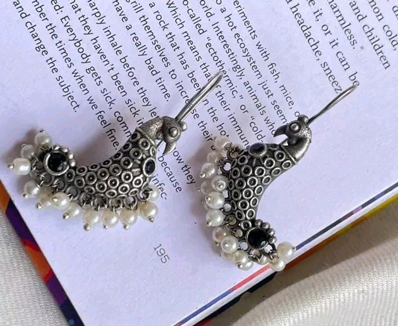 Ailver Parrot Statement Earings