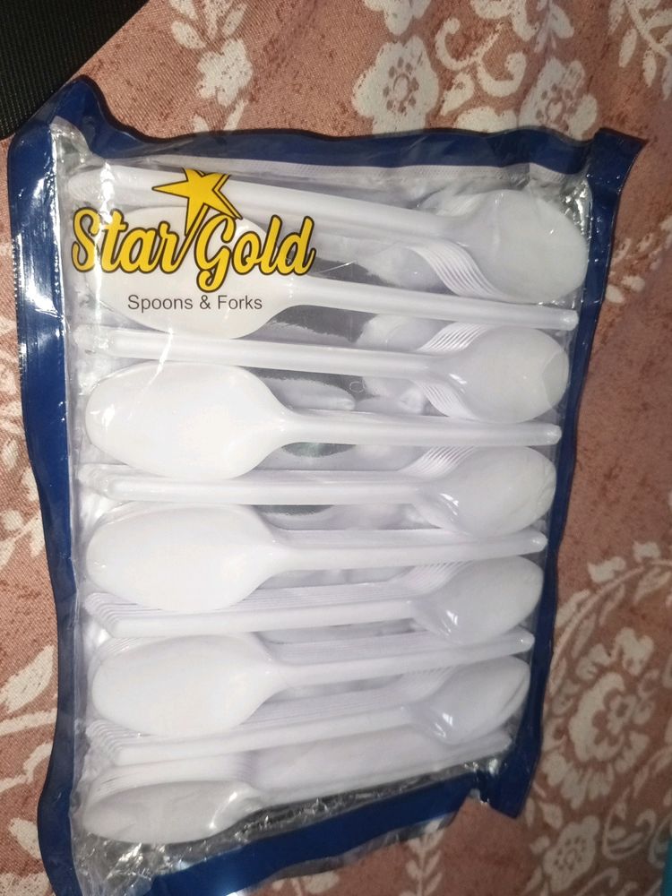 1 Packet Of Disposable Spoons