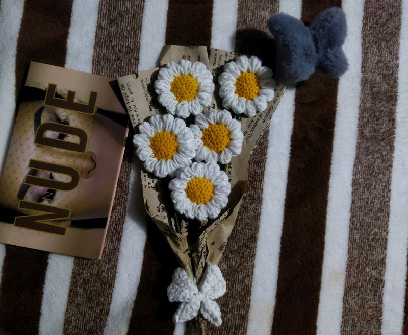 Crochet daisy flower bouquet