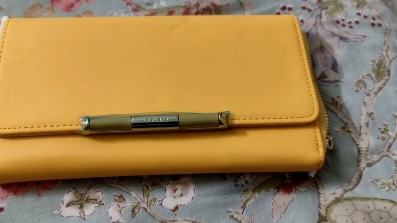 Ladies Clutch In Yellow Colour