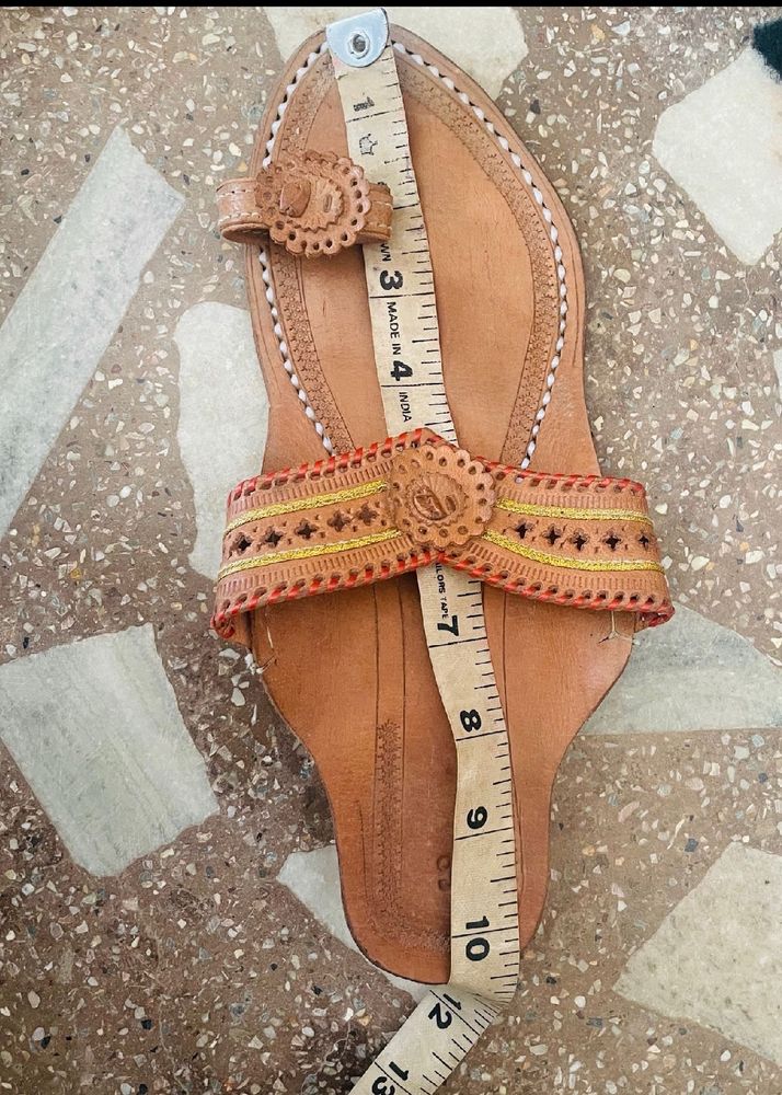 Women Kolhapuri Sandals