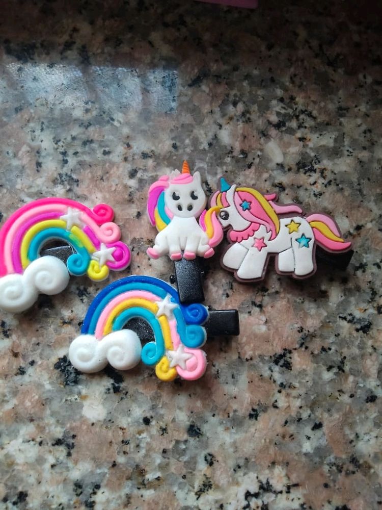 Set Of 4 Beautiful Hair Clips..